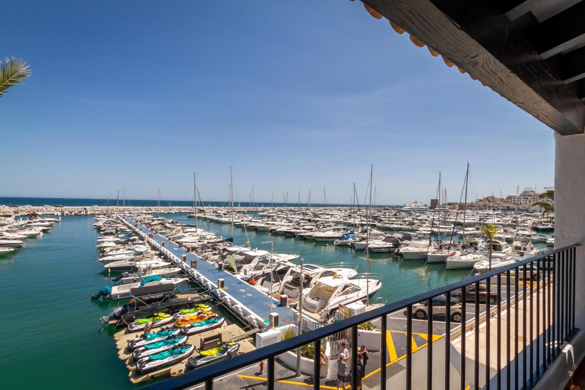 Marbella Banus Suites - Puerto Banus Marina Harbour Seafront Apartment Exterior photo